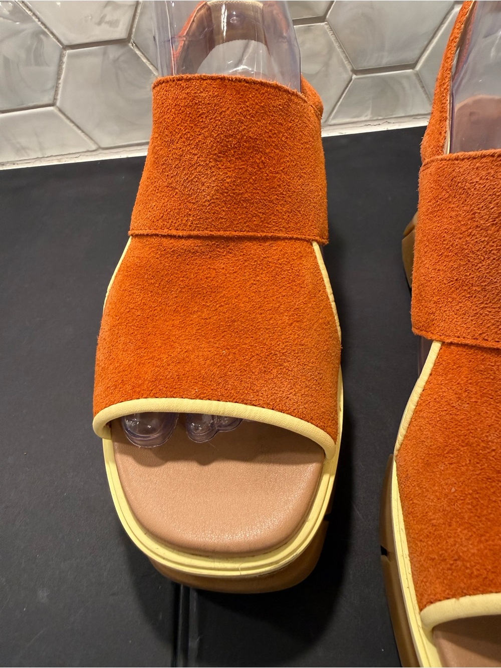 Sorel Woman’s Joanie III Slingback Sandals Orange Suede Sz 8.5 Wedge Yellow Trim - Picture 9 of 16